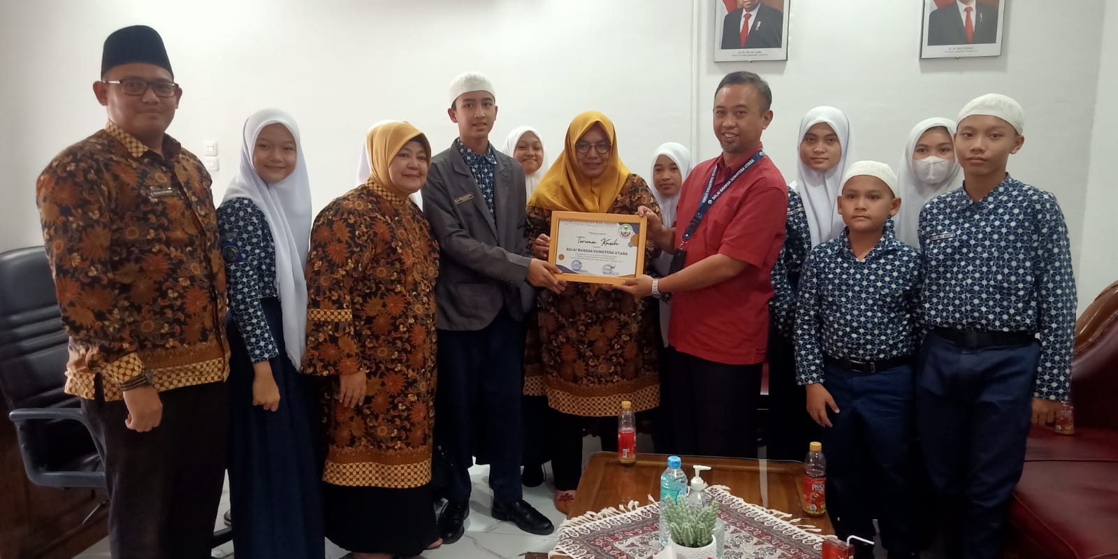 KUNJUNGAN PENGURUS OSIS SMP IT RIAD MADANI PERCUT SEI TUAN KE BALAI BAHASA PROVINSI SUMATERA UTARA