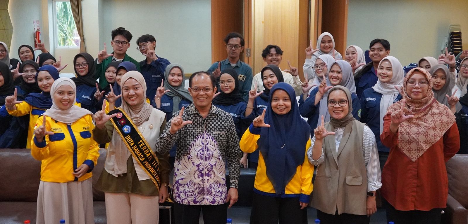 Peran Bahasa dalam Meningkatkan Karakter Berbahasa Generasi Muda di Era 5.0