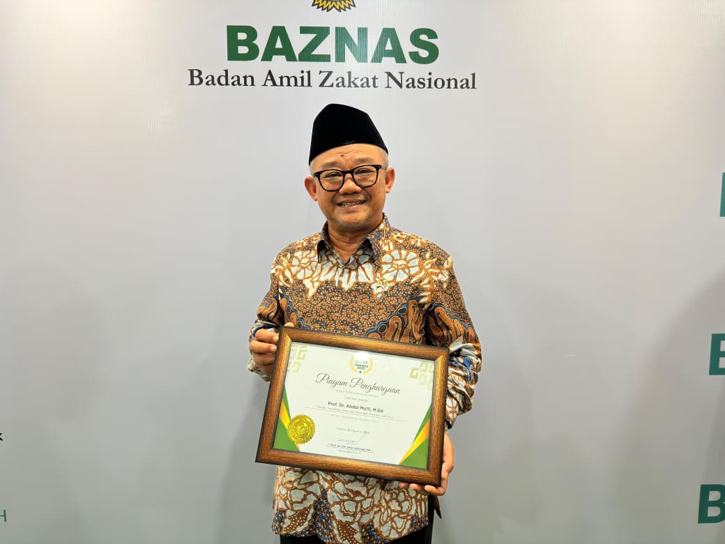 Mendikdasmen Abdul Mu’ti Terima Penghargaan sebagai Menteri Pendukung Gerakan Zakat
