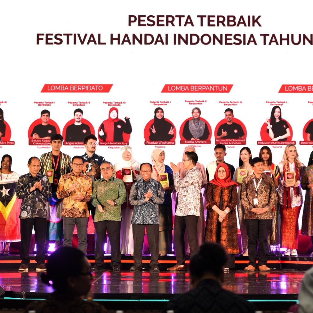 Puncak Apresiasi FHI 2025: Kemendikdasmen Beri Penghargaan WNA Mahir dan Kreatif Berbahasa Indonesia