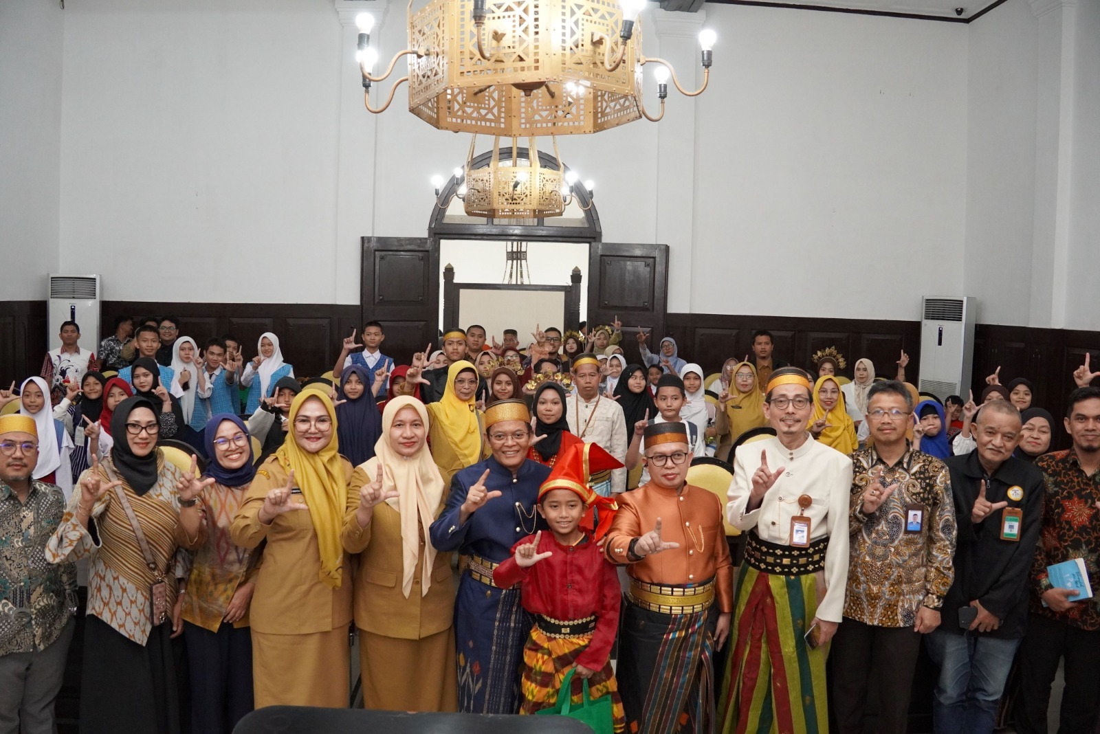 Lestarikan Bahasa Daerah, Kemendikdasmen Luncurkan Kamus Digital Bahasa Makassar untuk Anak Muda