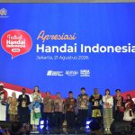 Peserta Festival Handai Indonesia 2026 memainkan angklung bersama dalam acara apresiasi Handai Indonesia