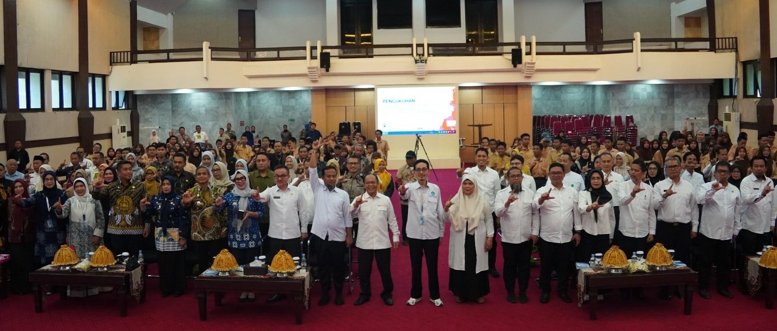 Pengukuhan Tim Pengawasan Bahasa Indonesia di Ruang Publik Sulawesi Selatan