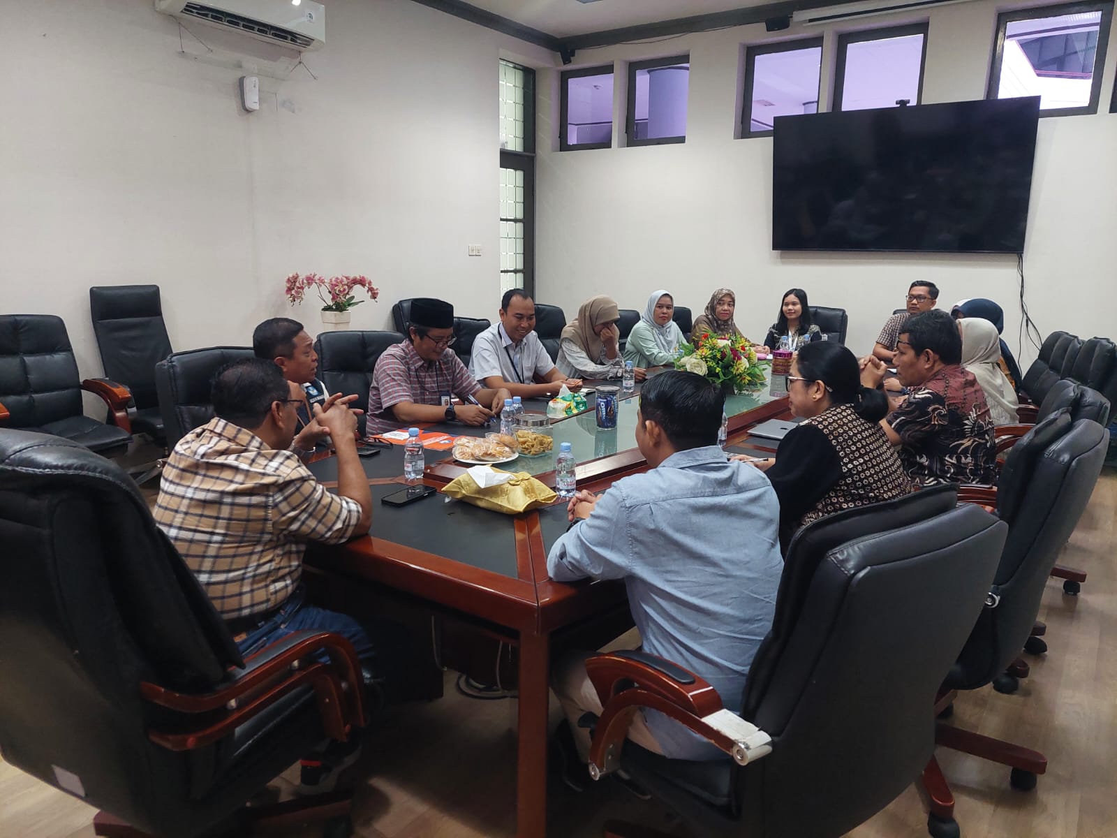 Rapat Balai Bahasa Sumatera Utara dan Universitas Negeri Medan membahas rencana pinjam pakai tanah